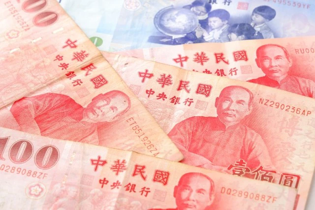 493萬勞工被錢砸醒!勞退新制分配出爐 快查詢自己領多少 -- 上報