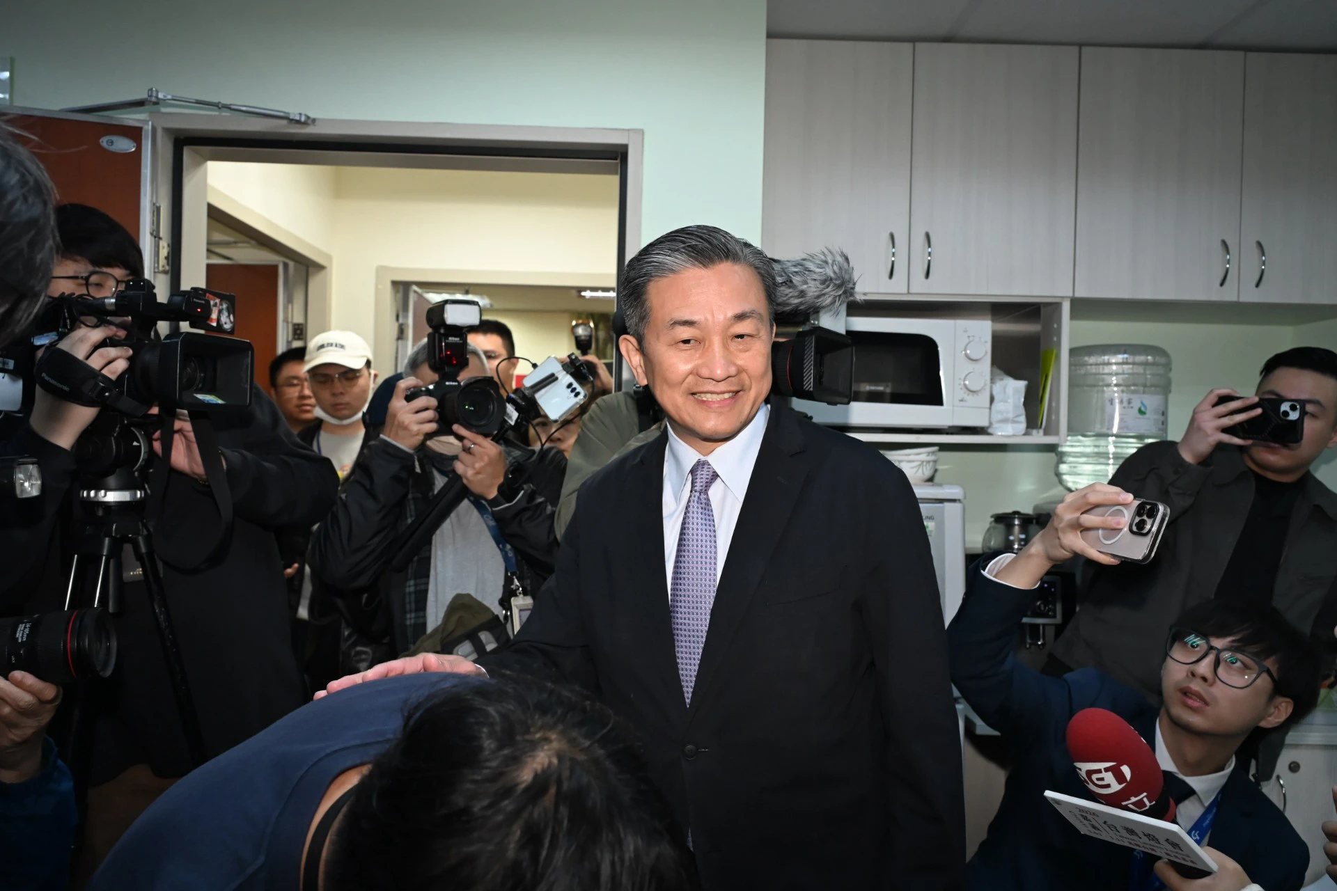 酸王定宇「從月租8000房客到入住別人豪宅」 Cheap:人生勝利組的巔峰 -- 上報