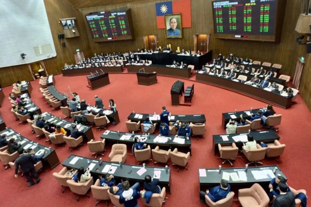 張佑宗專欄:沒有國防替代政策 還是「盡職的反對黨」? -- 上報