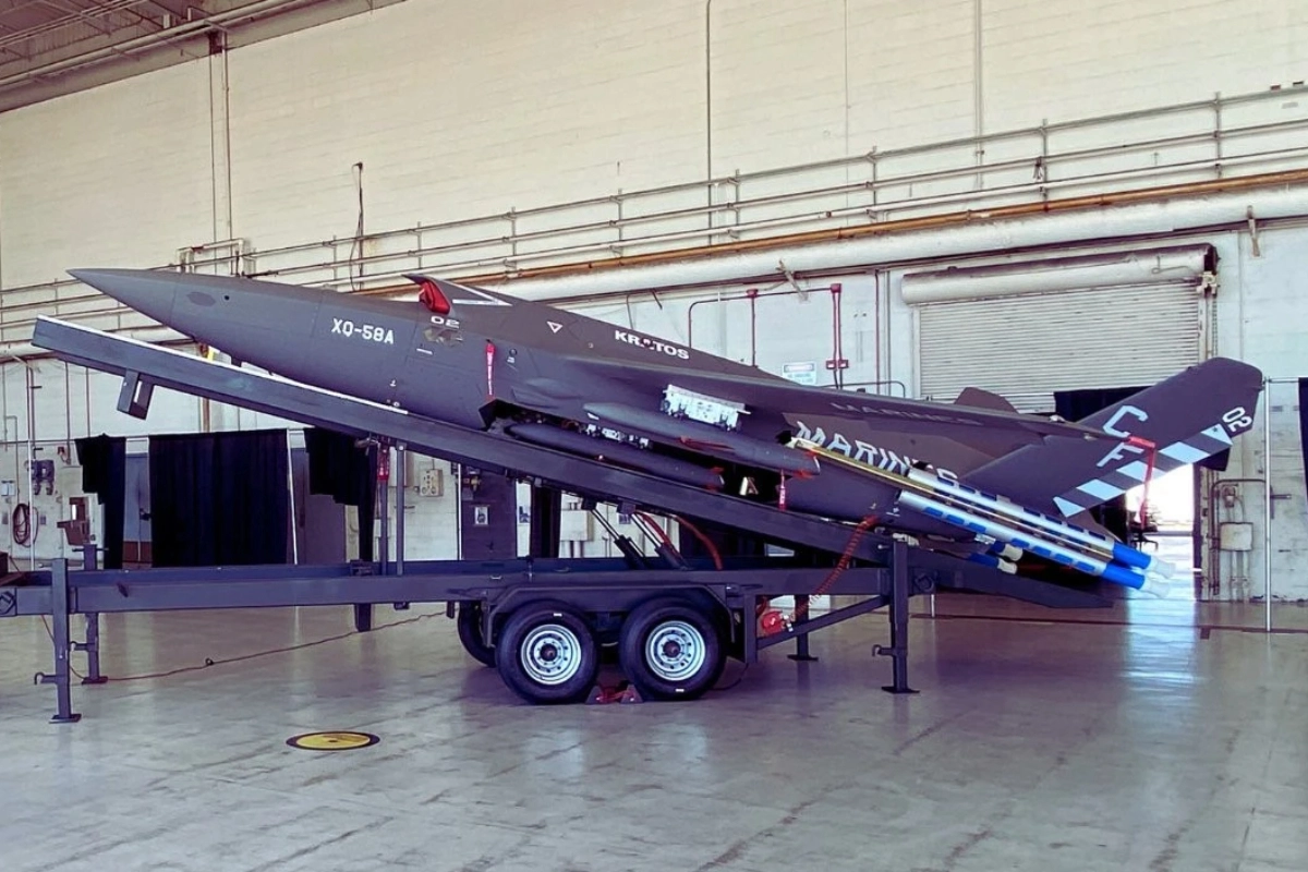 XQ-58在美軍的測試中可以偵蒐、掛載飛彈及炸彈，甚至能搭載小型無人機。（取自Kratos官方X）