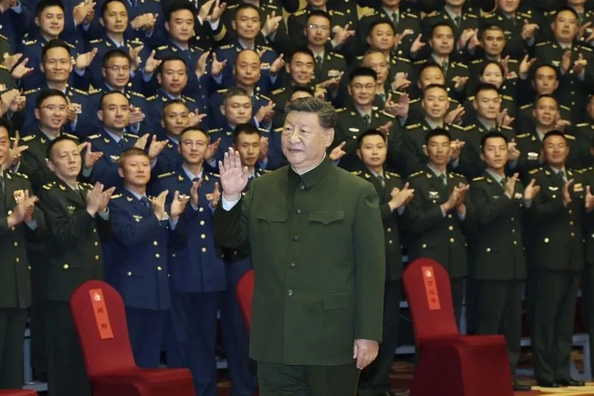 至於所謂「政治建軍」，一句話，就是「按習近平的意思」建軍，就是習近平對軍隊的全面控制。