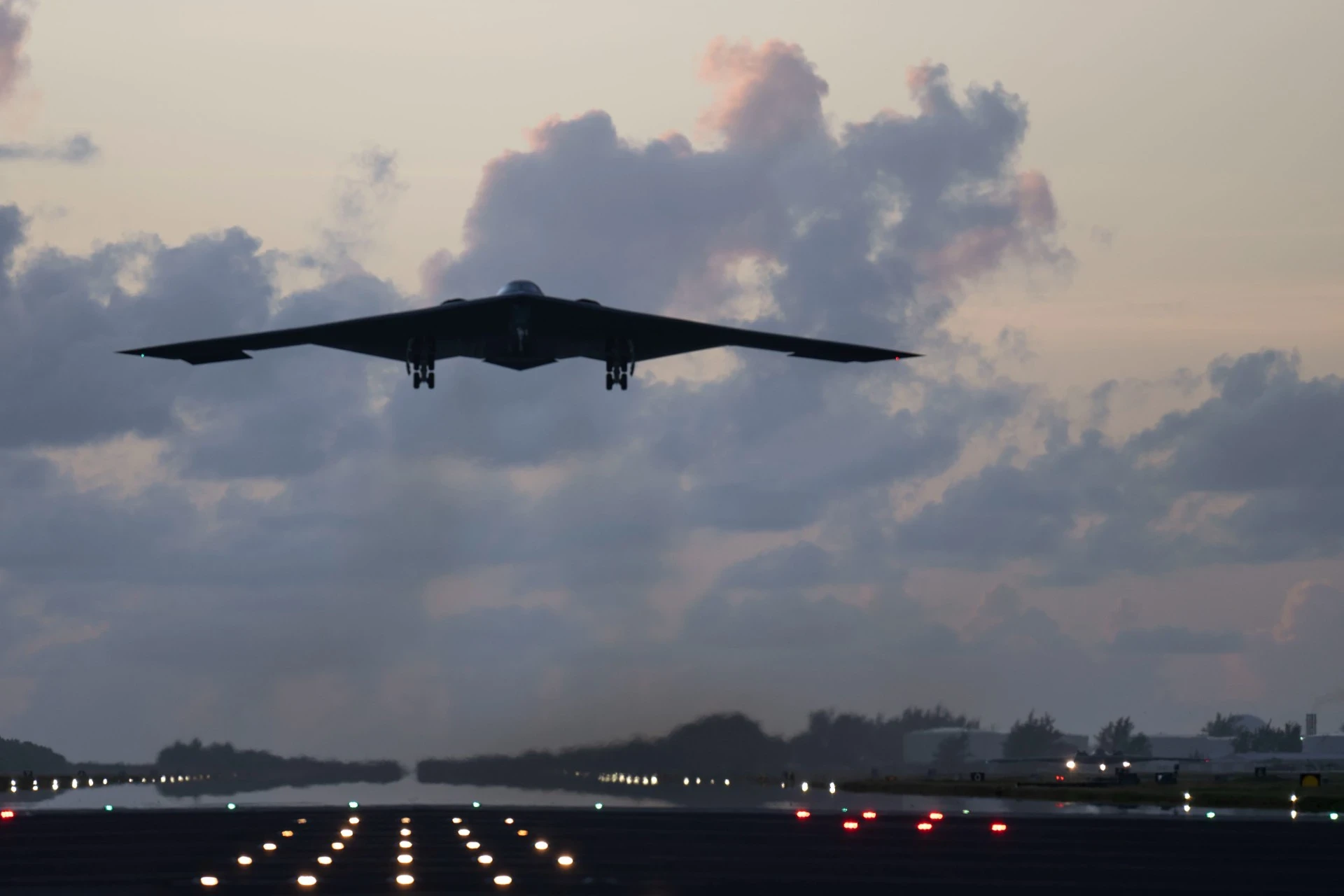 中國公司稱攔截美軍B-2轟炸機無線電 還原「史詩怒火」任務飛行路徑 -- 上報