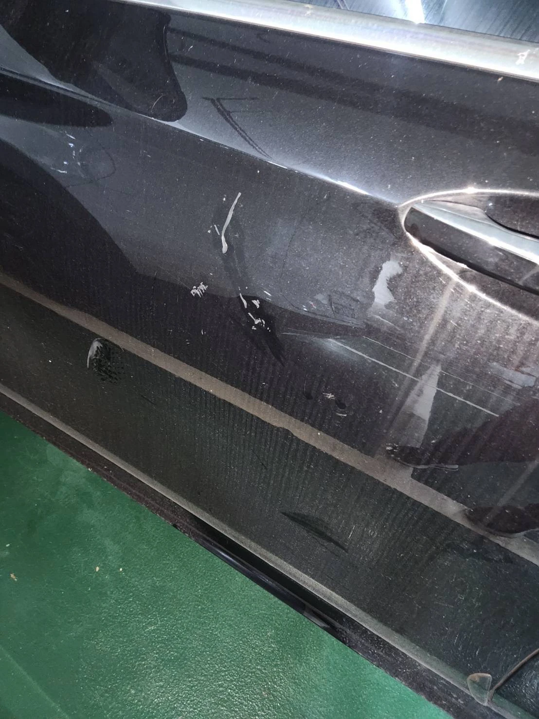 車子遭柯一正損毀。（翻攝畫面）