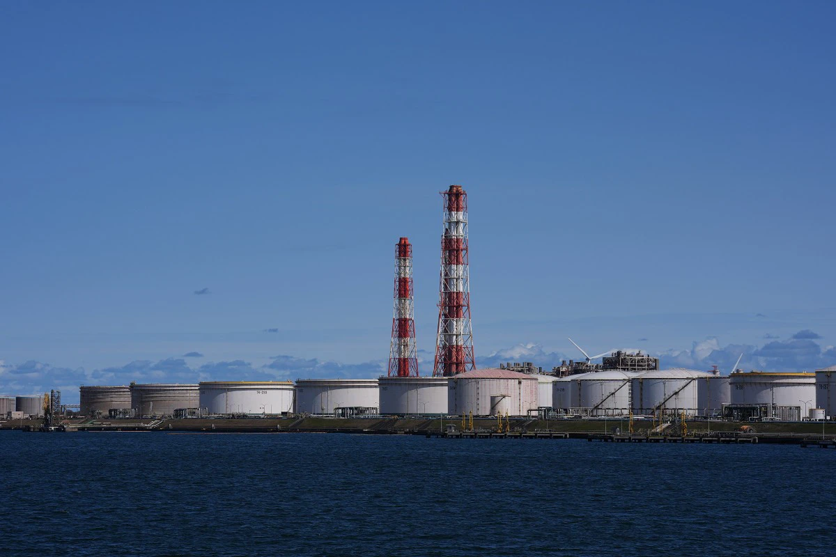 伊朗外長證實 德黑蘭可能允許日本貨輪穿越荷莫茲海峽 -- 上報