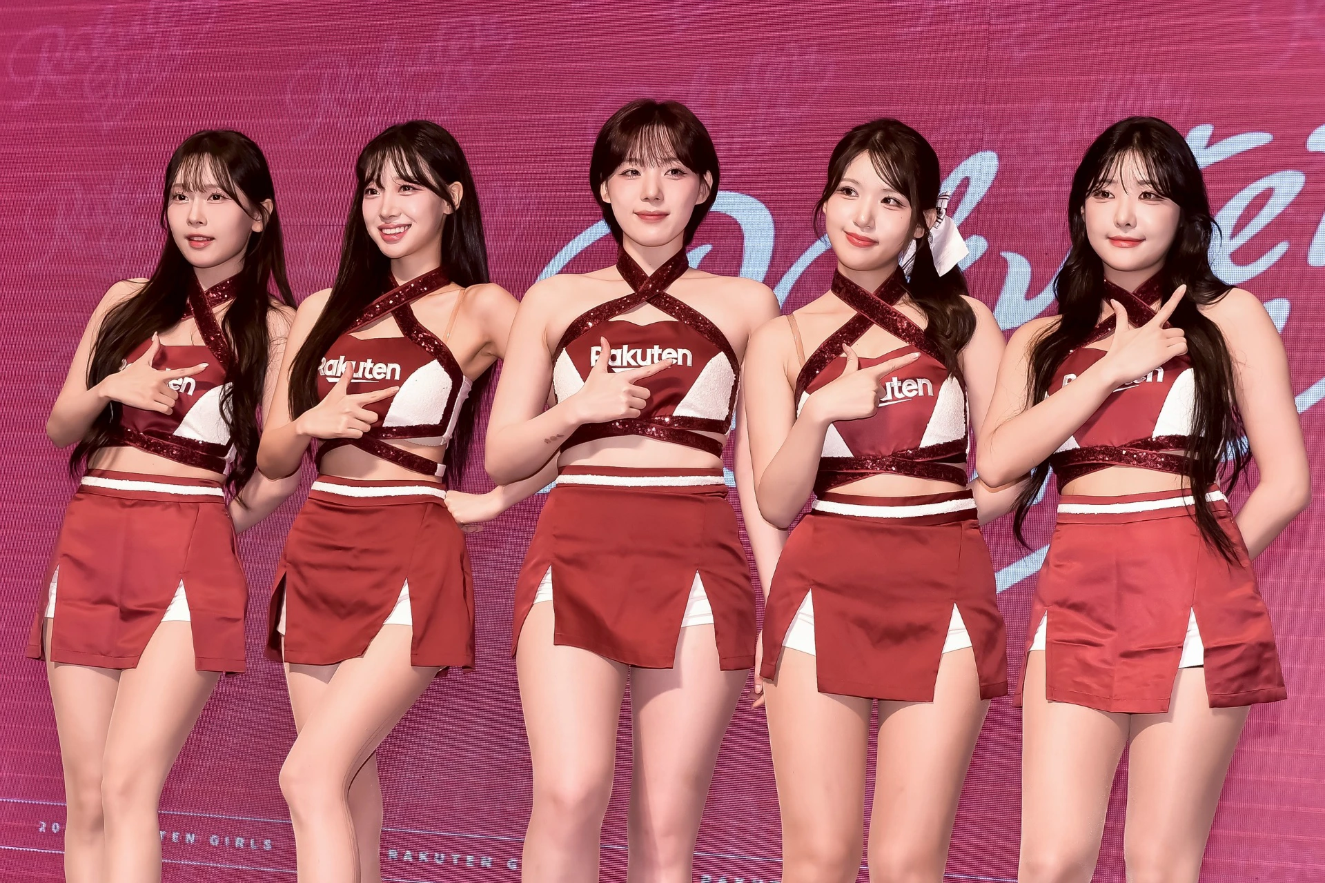 韓國啦啦隊「樂天五本柱」亮相 河智媛笑談與李政厚撞臉 -- 上報