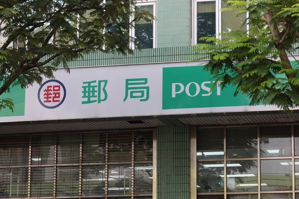 ATM領錢新制!遮臉提款將被警示 8家銀行、郵局率先上路 -- 上報