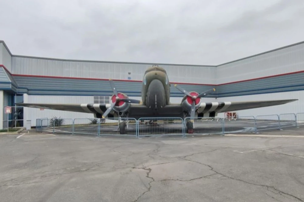 飛機塗裝的功能性、標示性和象徵意義 -- 上報