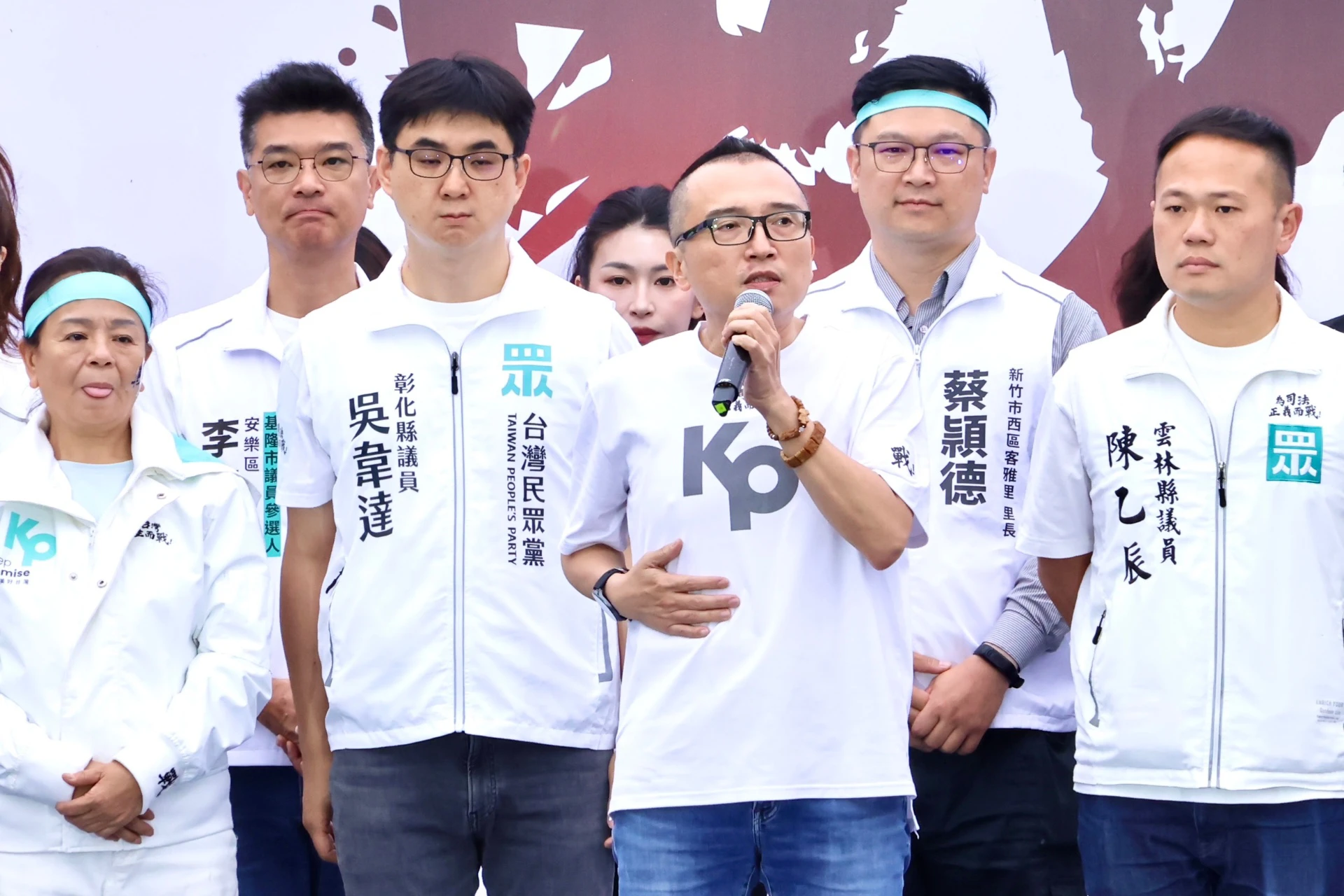 民眾黨員一同上凱道支持柯文哲。（王侑聖攝）