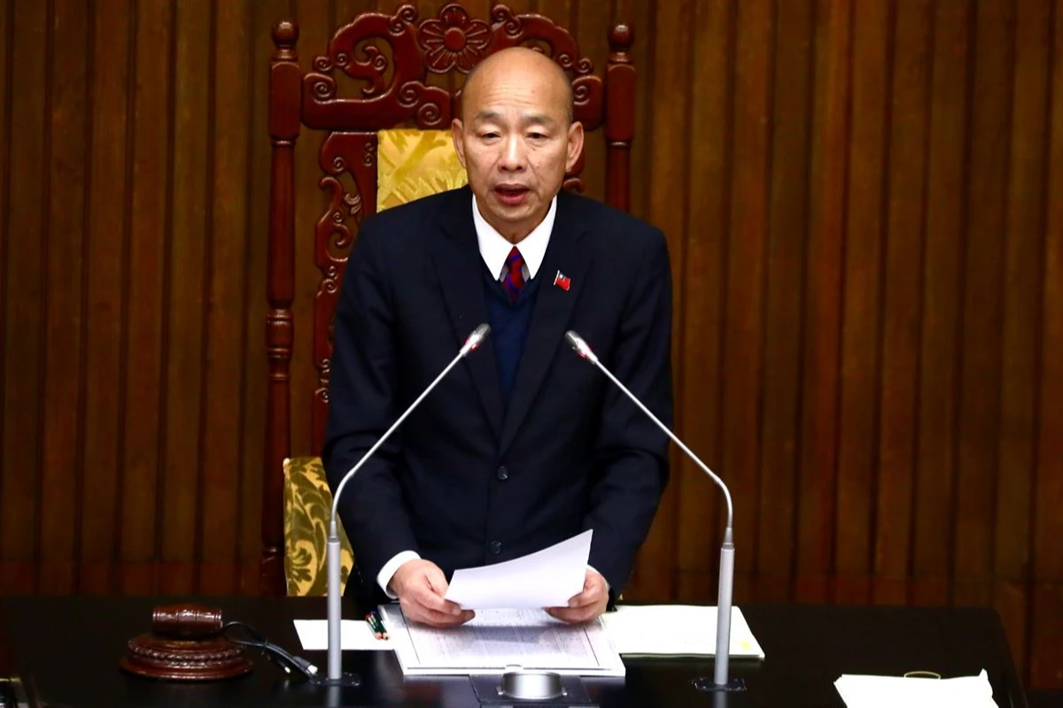 張惇涵稱已與羅智強會談,韓國瑜示意應與傅崐萁溝通。(資料照片/王侑聖攝)