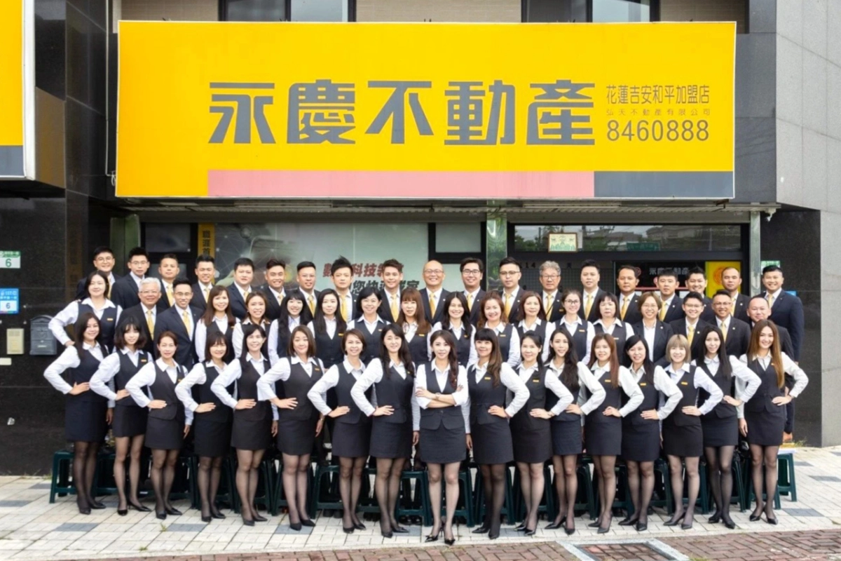 唐嘉萍打造團隊共戰的文化,以友善合作建立共好氛圍。(永慶房產集團提供)