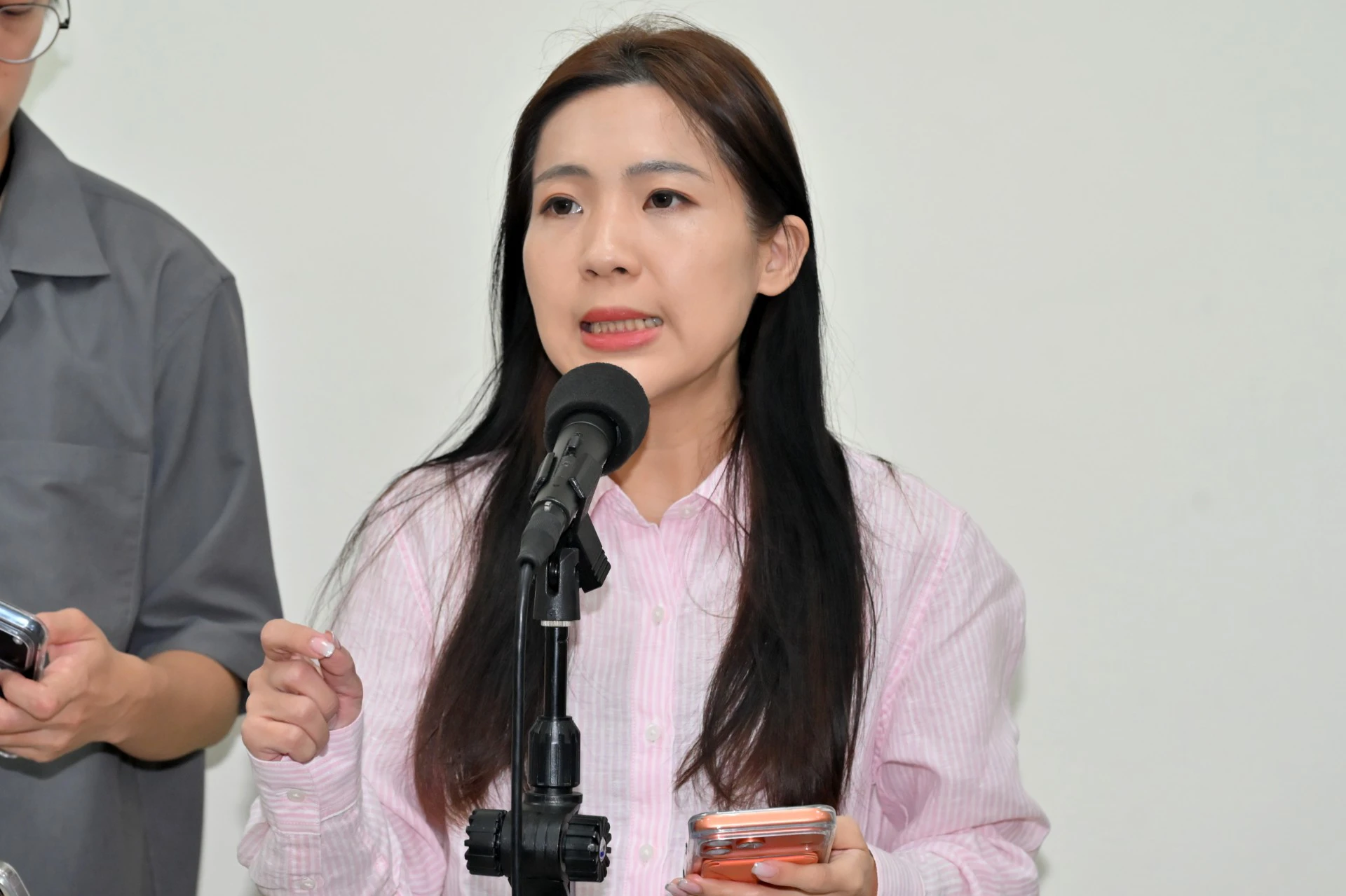 鄭麗文找韓國瑜「負荊請罪」　徐巧芯：這是領導人應該有的樣子