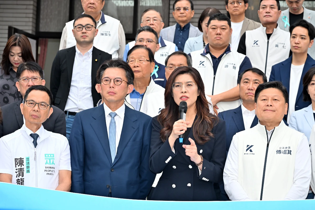 立院通過7800億特別軍購條例 　鄭麗文：藍白沒讓國會淪橡皮圖章