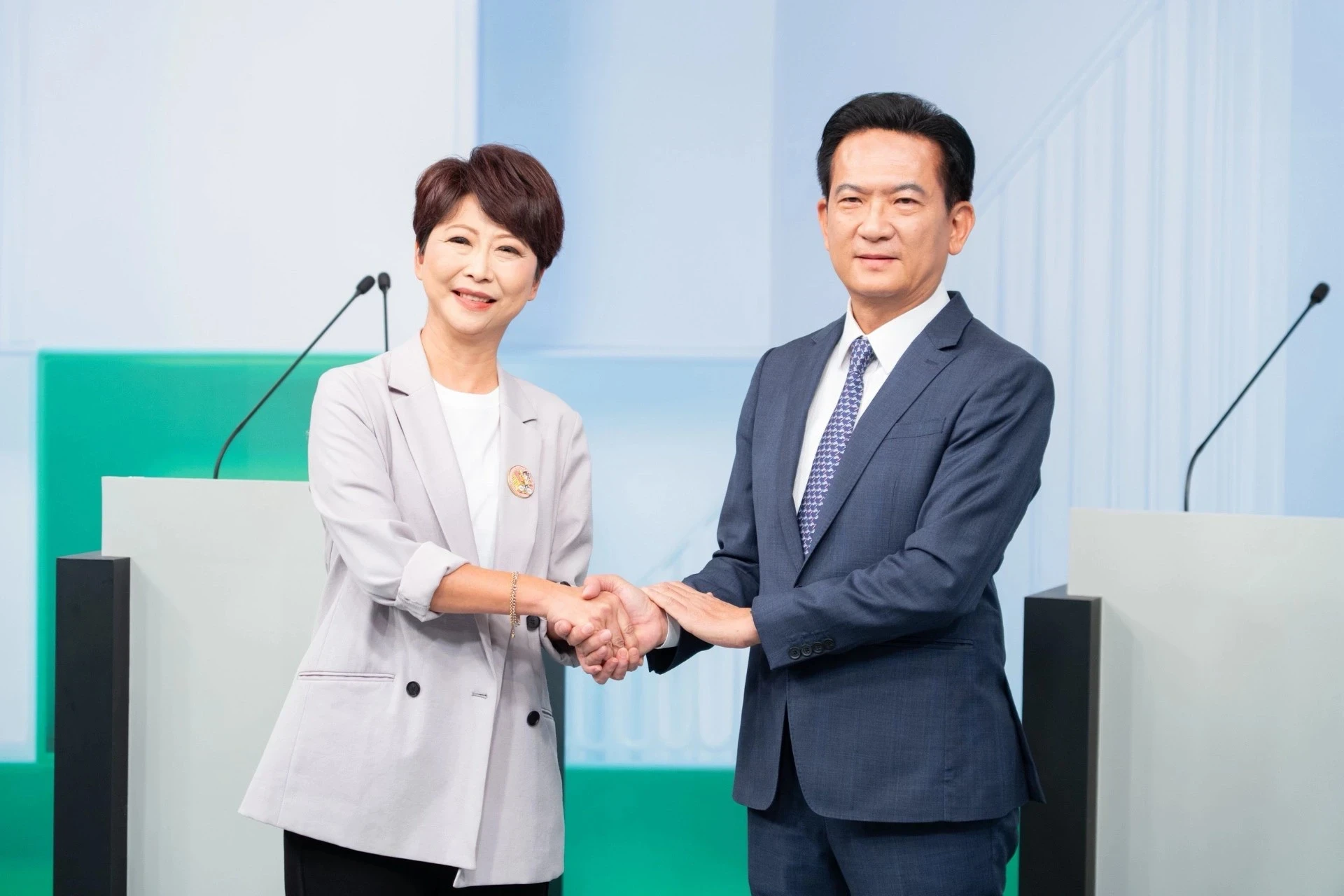 林俊憲、陳亭妃選擇保持中立，讓黨員自行投票。（民進黨提供）