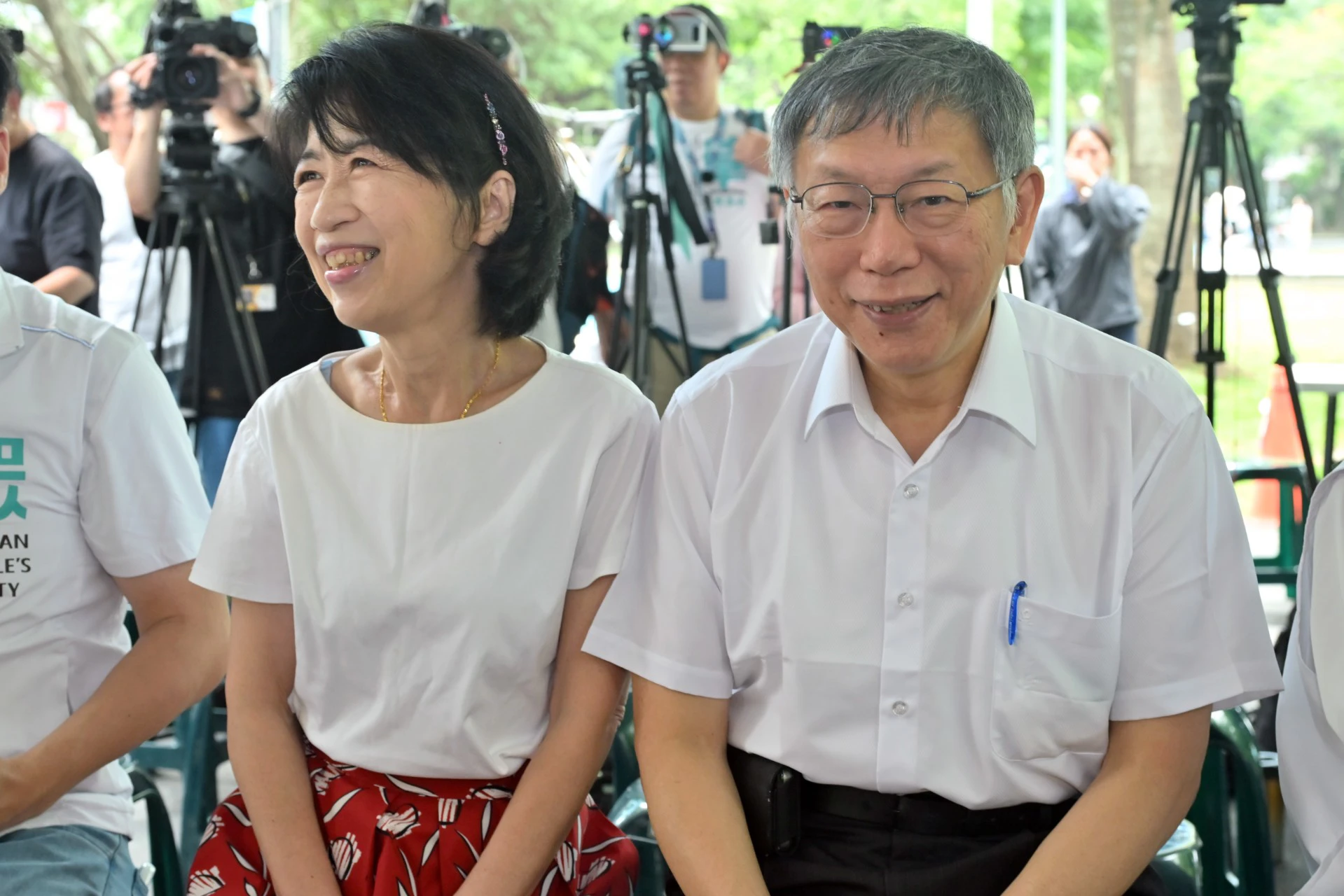 柯文哲遭「吃屎哥」突襲砸蛋 民眾黨譴責暴力:絕不容忍 -- 上報