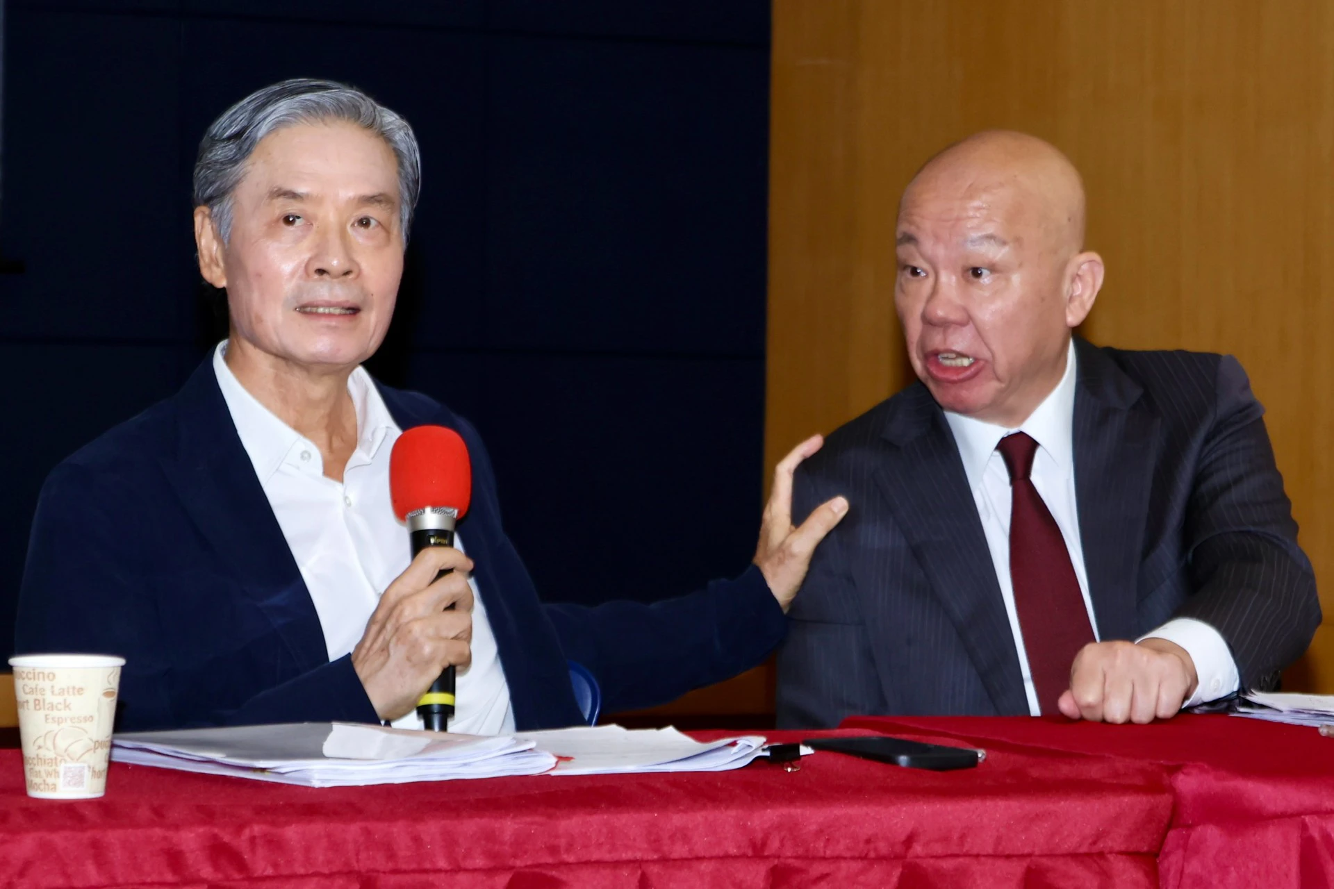 曝王光慈躲辦公桌底拒見馬英九　金溥聰控：蕭旭岑私自訪中還要同仁說謊