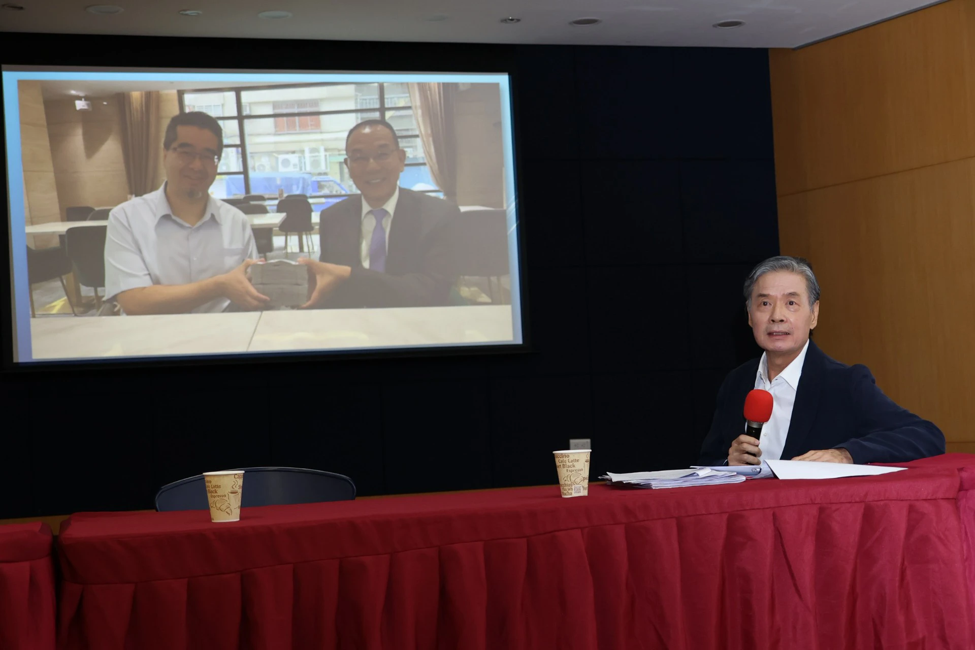「手捧現金」成貪污證據？　蕭旭岑回擊：依馬英九指令投入公用