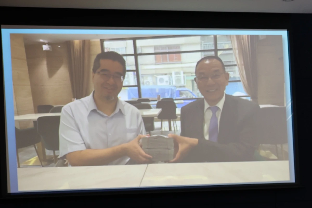 金溥聰秀「手捧現金照」控未入帳 調查小組李德維:記者會才第一次看到 -- 上報