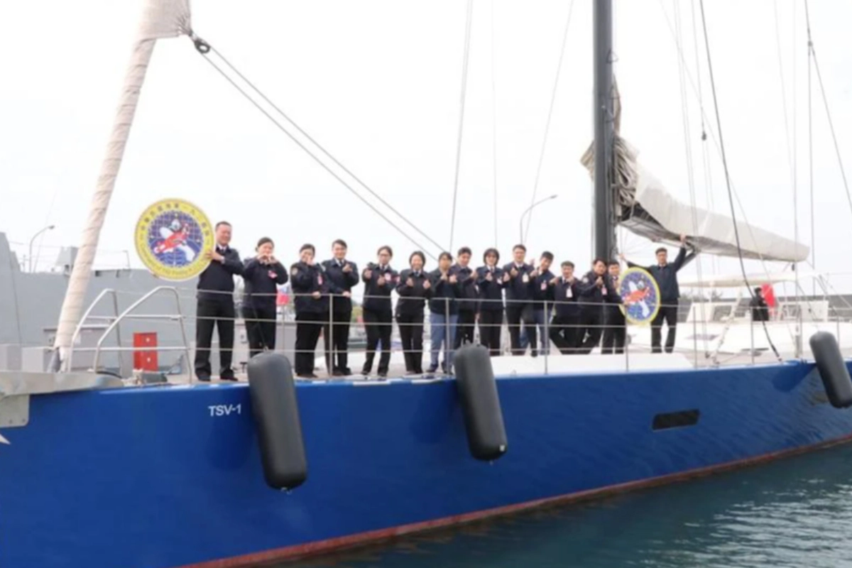 尹衍樑將帆船「大潤發1號」捐給海軍，成了192艦隊的TSV-1訓練帆船。（資料照片）