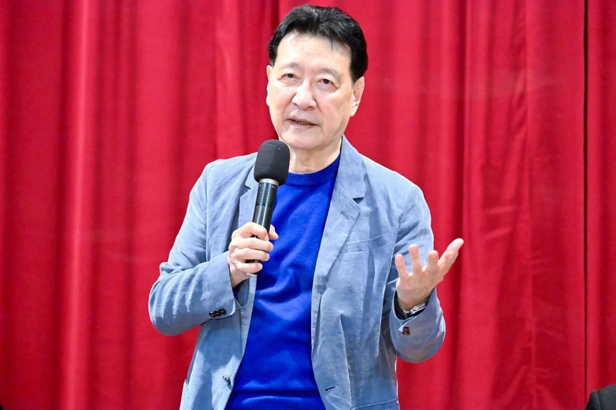 新開戰場！遭鄭麗文嗆歧視　趙少康：那妳解釋為何蕭旭岑與台商捧大筆現金合照？