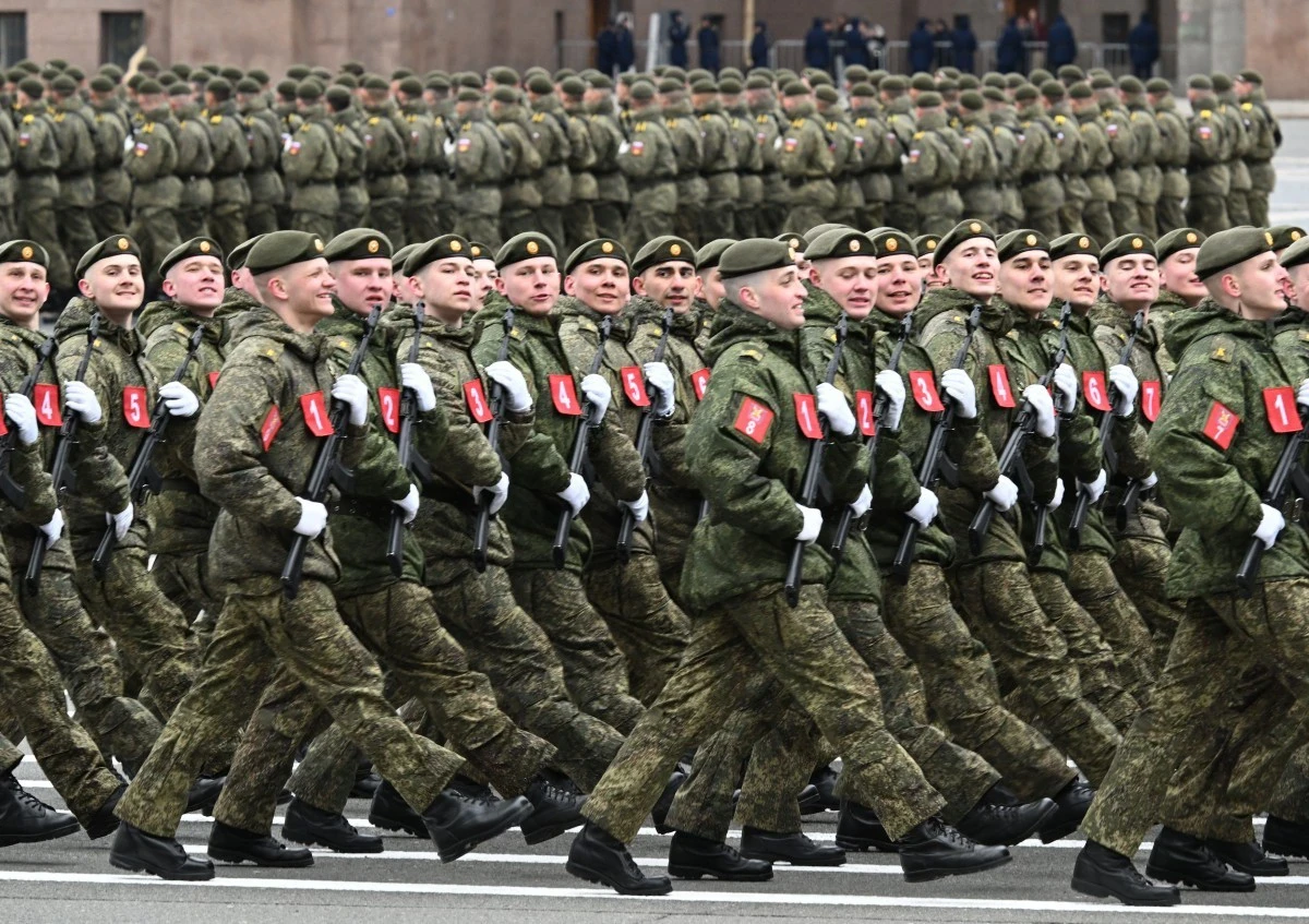 英國情報首長曝俄軍已近50萬人陣亡 點名中俄擴張太空與網攻能力 -- 上報