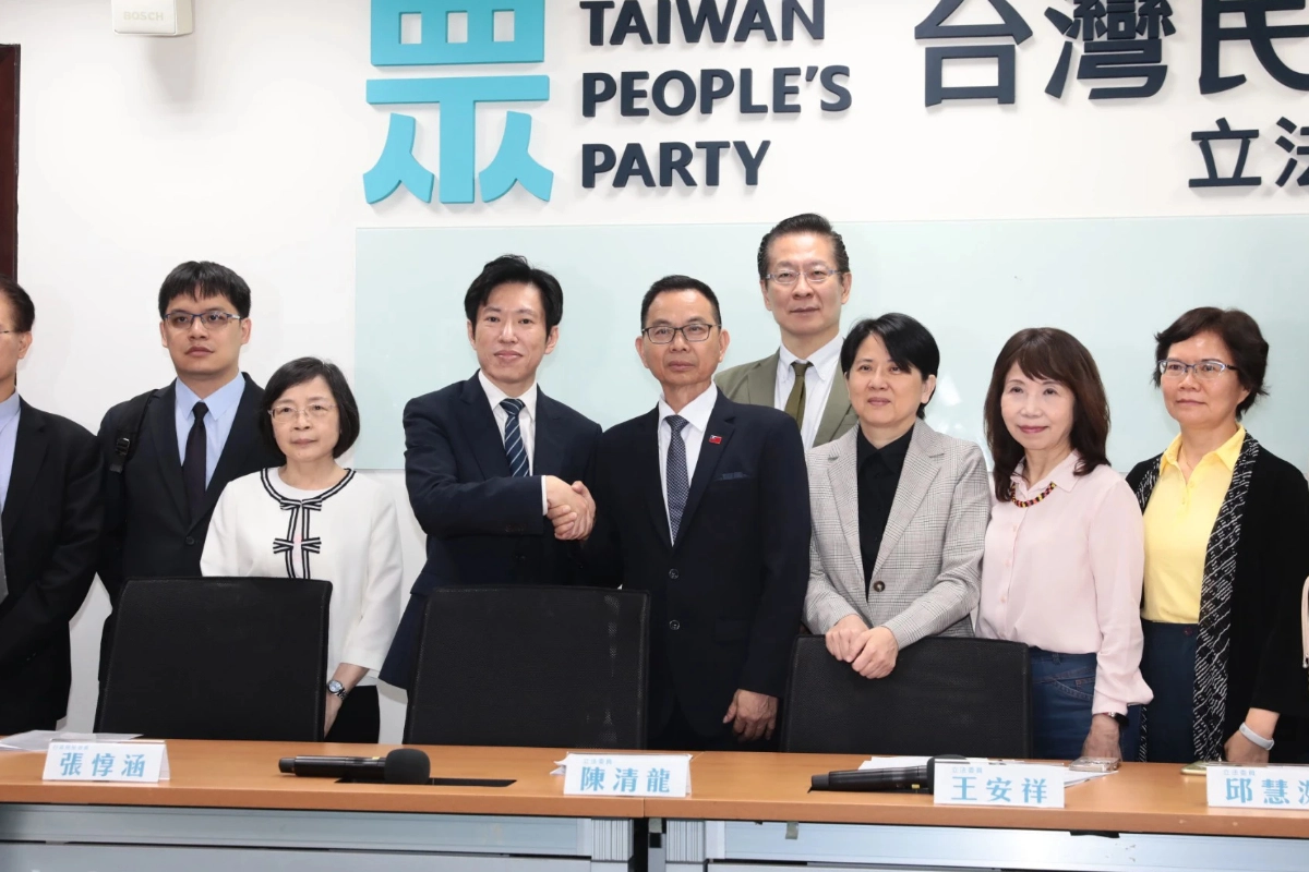 【有片】張惇涵率中選會補提3人拜會黨團 強調「無黨無派」盼朝野支持同意 -- 上報