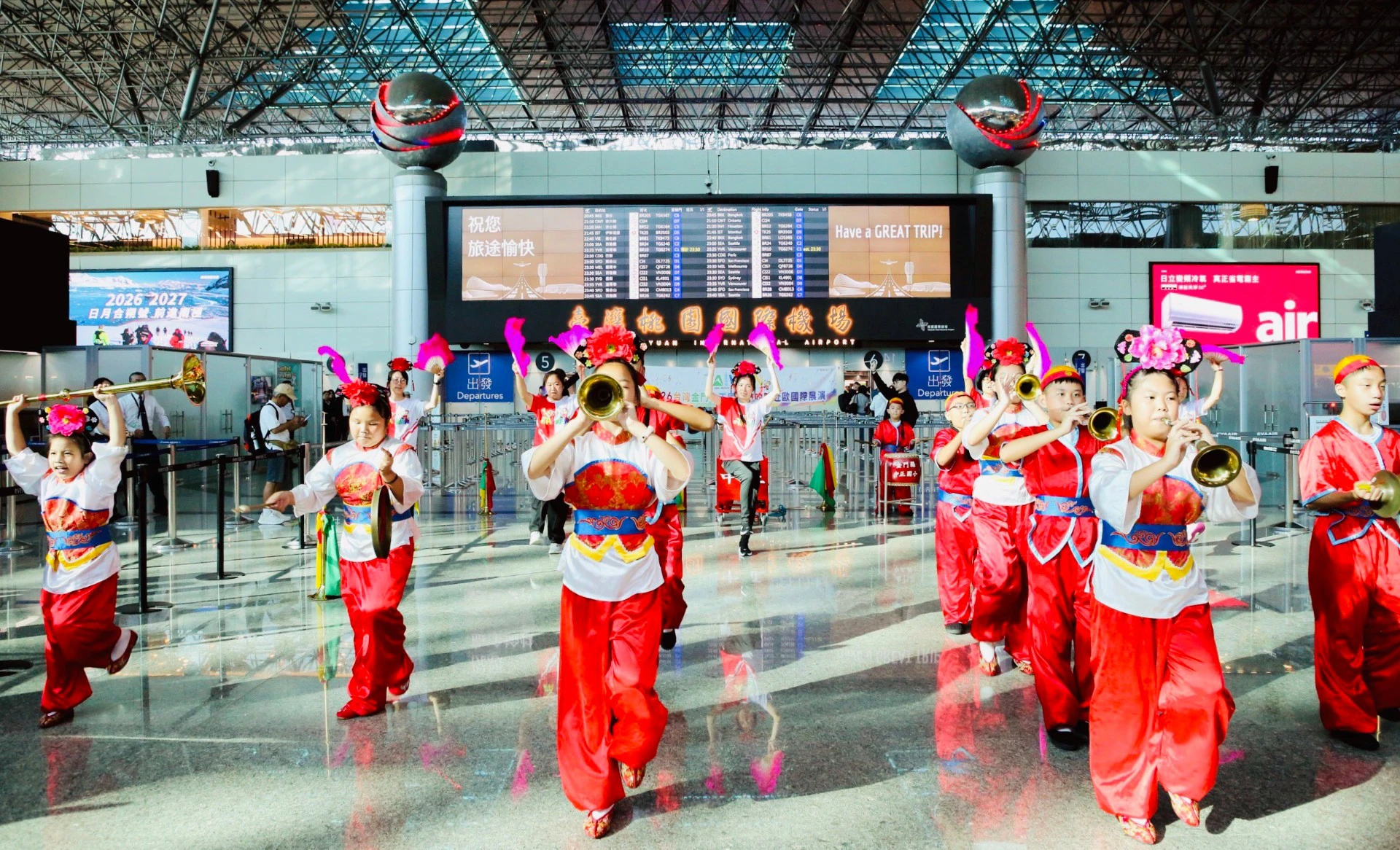 金門中正國小「鼓吹隊」桃機快閃驚艷旅客　臺灣唯一代表前進歐洲