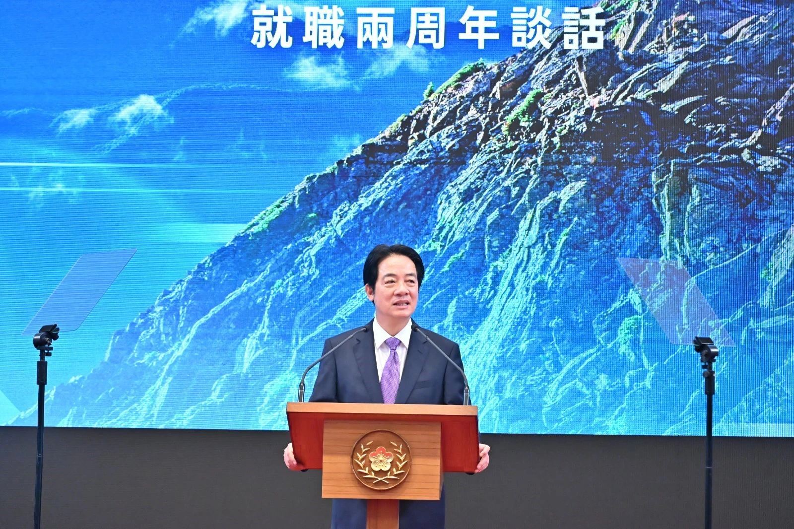 總統府推動一系列縝密「戰略規劃考量」，讓賴清德先在520就職兩週年拋出，接著讓政務官下鄉宣講。（資料照片／張哲偉攝）