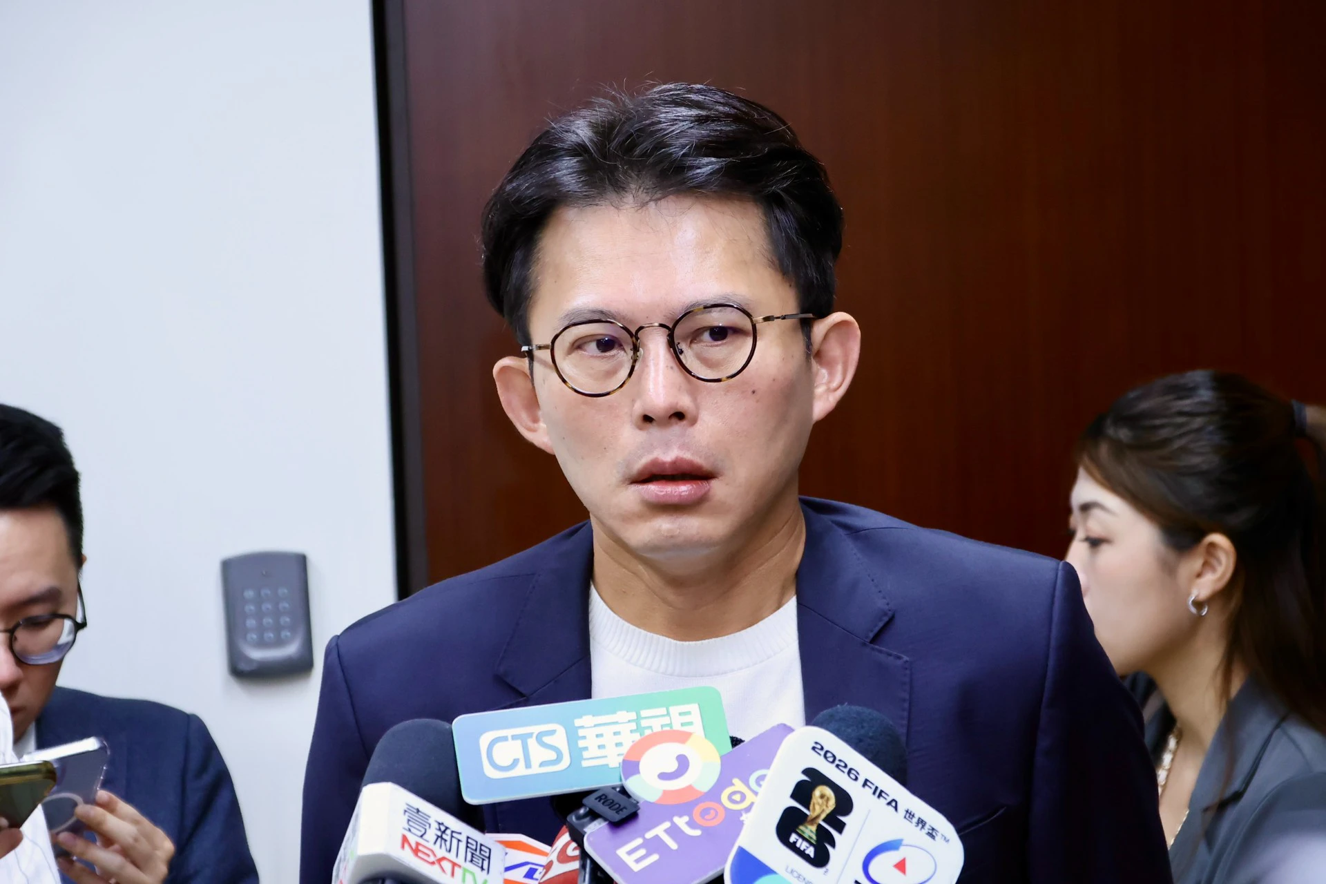 新書控「戰友落跑」挨轟　黃國昌：都是客觀事實、不難還原