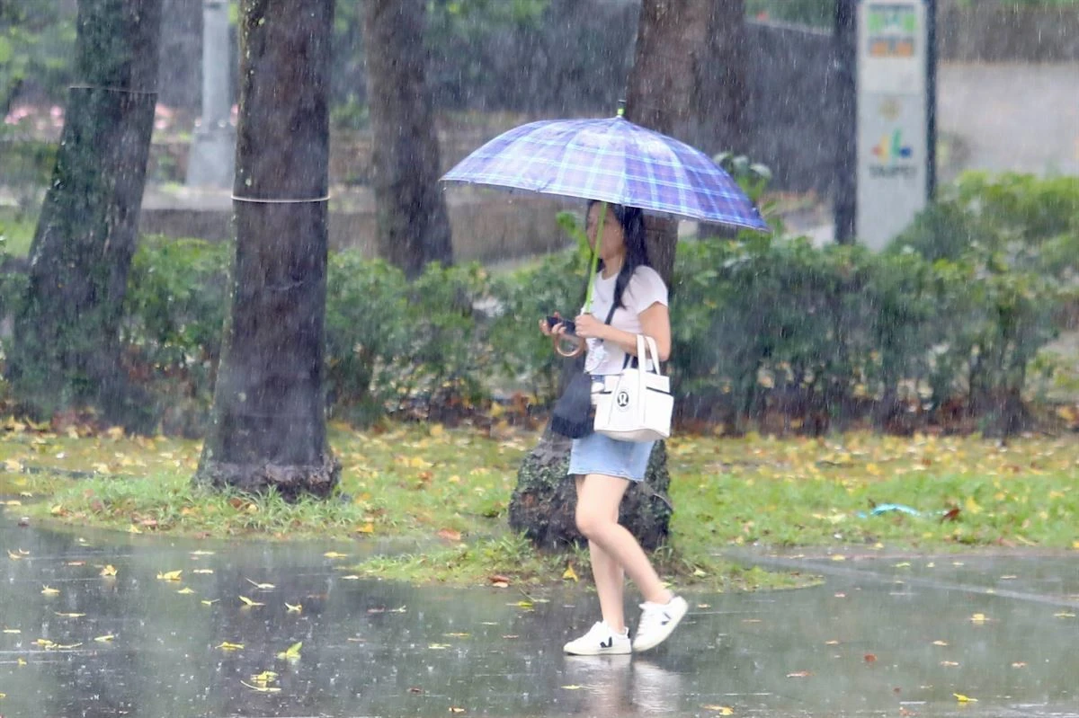 【一週天氣】週末雷雨先敲門　下週一梅雨開炸連續7天溼答答