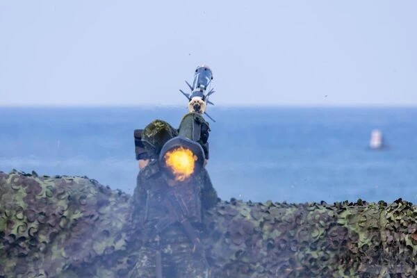 標槍飛彈「飛一半消失」遭疑造假? 陸軍秀一刀未剪影片反擊 -- 上報