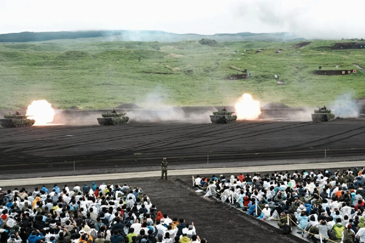 日本富士總火演首見25式滑空彈發射車 強化「反擊能力」布局 -- 上報