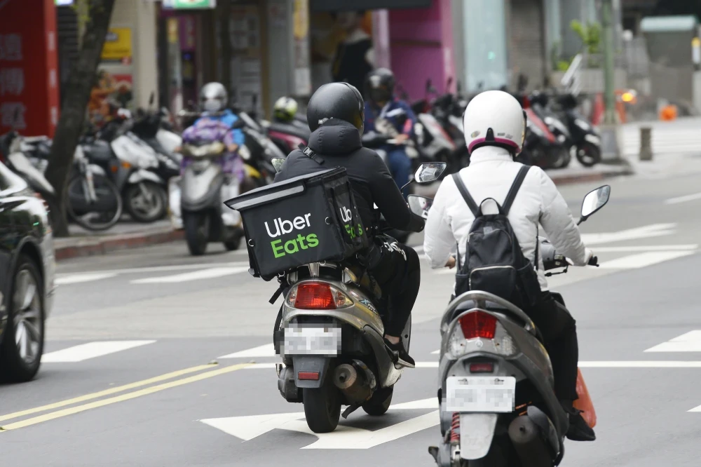外送專法將上路Uber喊漲價　外送工會：台灣市場將被壟斷