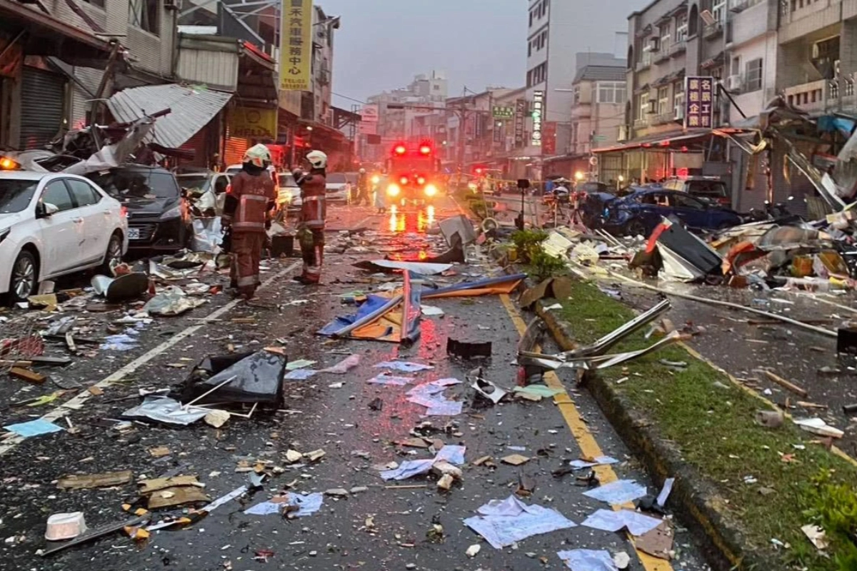 新竹便當店氣爆57戶百餘車受損　初判瓦斯外洩引發爆燃