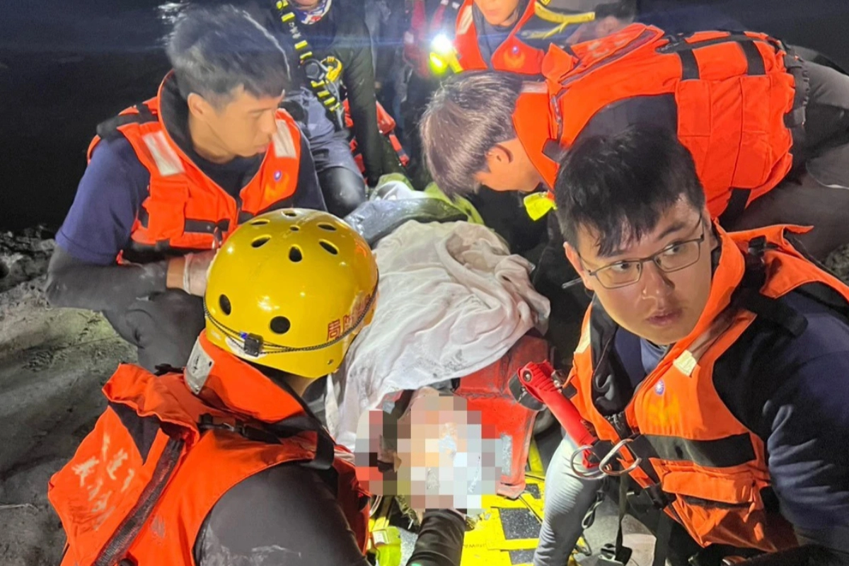 工地主任遭馬太鞍溪洪水沖走　「倒臥巨石15小時」獲救
