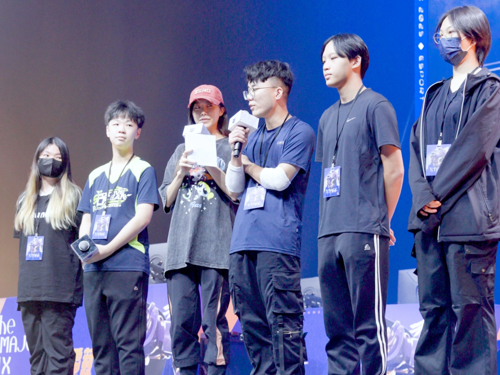 透過「全國性賽事實習」,學員能夠參與大型電競賽事第一線,親自參與攝影、導播與後勤協調等相關工作,累積第一線實務經驗。