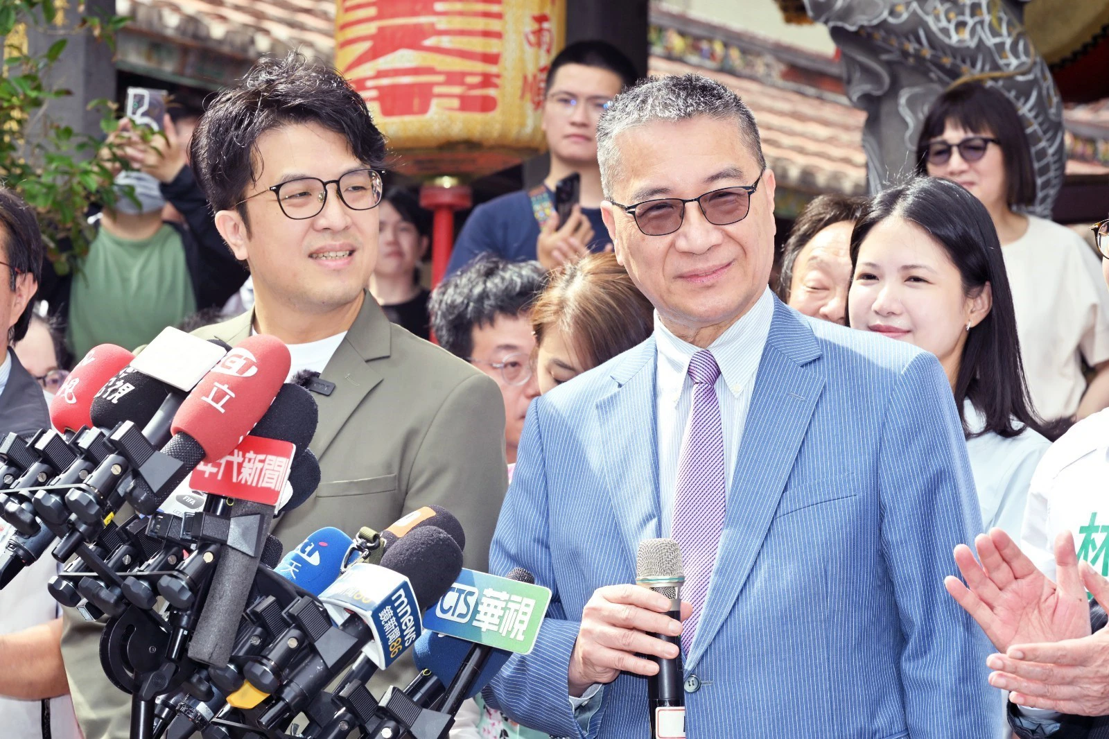 民進黨秘書長徐國勇也擔任北部總督導,時時向總統兼任黨主席賴清德報告選情戰況。(資料照片/張哲偉攝)