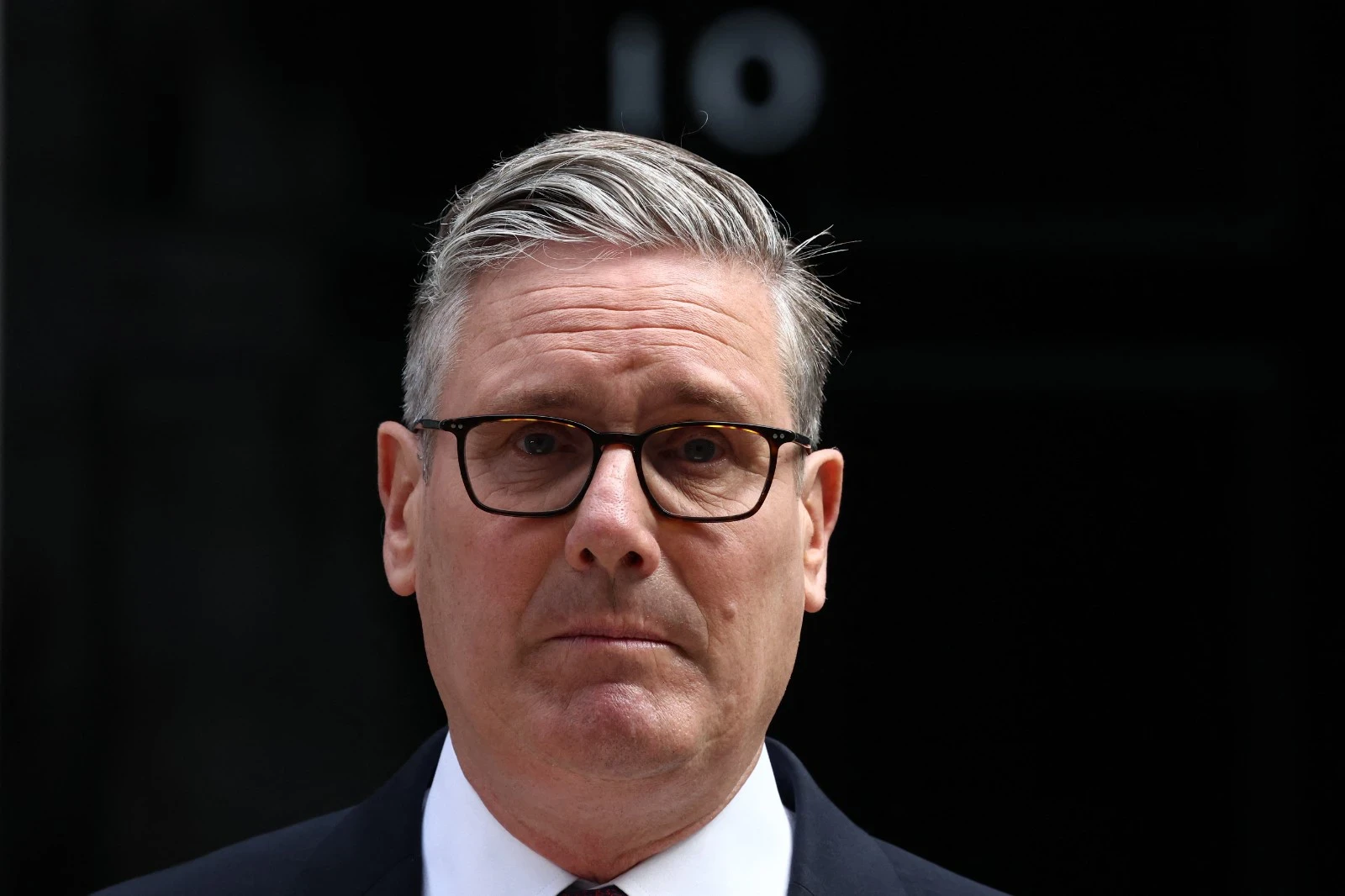 英首相施凱爾執政不滿2年宣布請辭 預計工黨黨魁7月改選9月前交棒 -- 上報