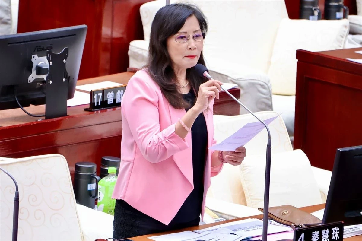 粉專「政客爽」遭秦慧珠點名是台中公務員　雙方隔空開戰了