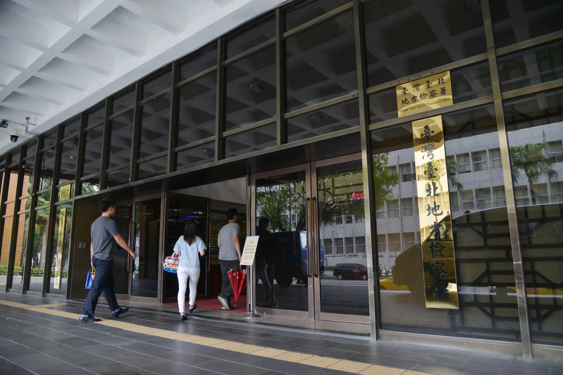 助理考績由法官評定，因此即使面對不合理工作要求，助理往往也不敢拒絕或抗議。（資料照片／李智為攝）