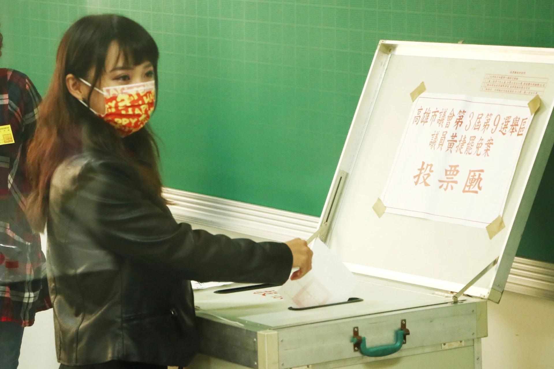 黃捷挺過「報復性罷免」，以32歲之姿成為本屆立法院最年輕立委。（資料照片／王侑聖攝）