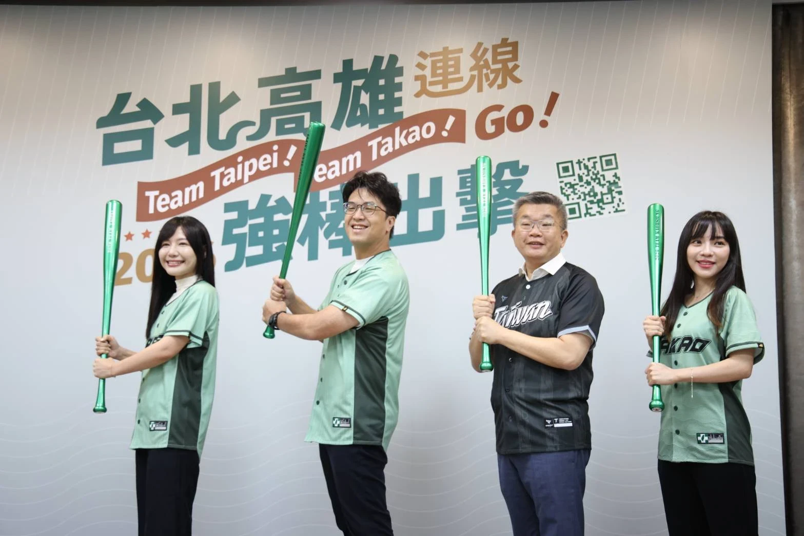 黃捷和吳沛憶任高雄、北市黨部主委，共同拉抬沈伯洋、賴瑞隆選情。（資料照片／陳愷巨攝）