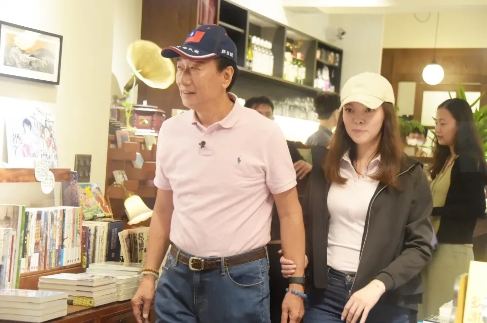 郭台銘與女球友別墅密會　賈永婕氣罵「男人很奇怪」疑替曾馨瑩抱不平