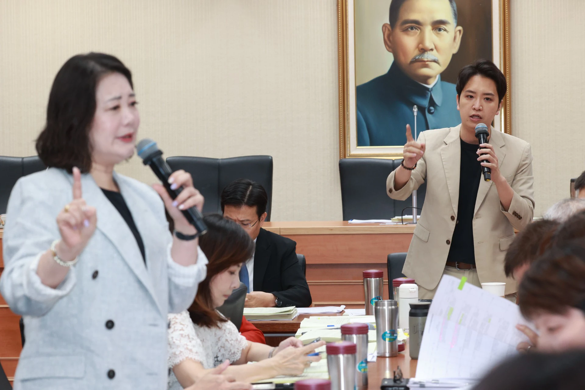 為教育部長鄭英耀再槓羅廷瑋　吳思瑤嗆：抹黑、不實指控