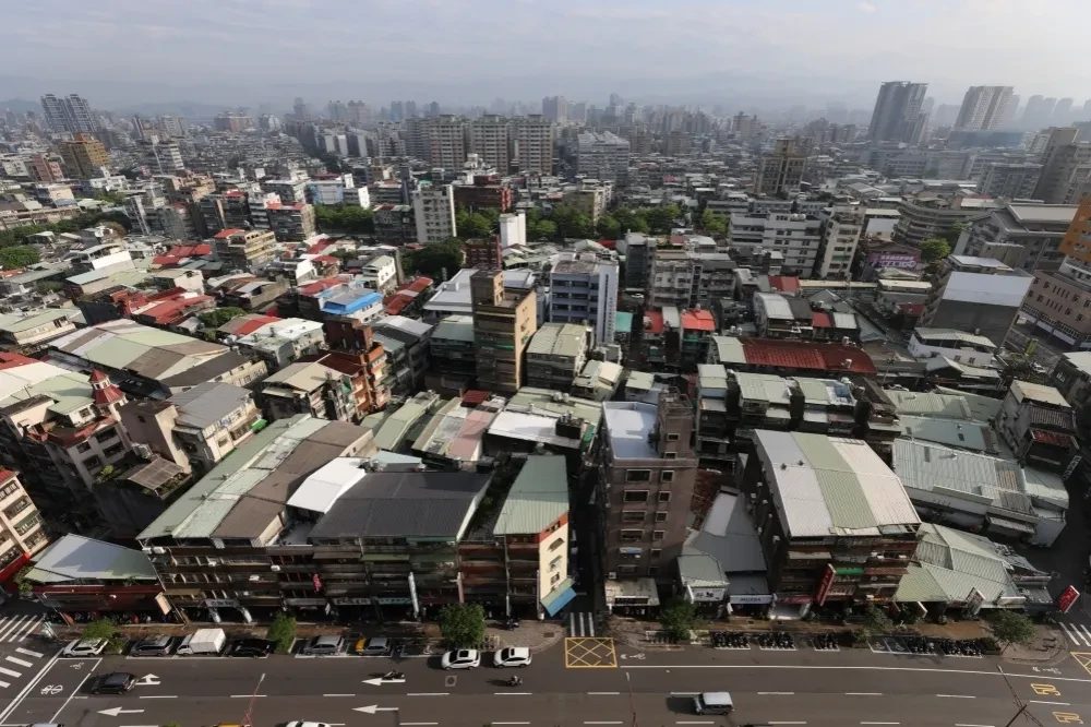 林忠正:建商狂推都更 台北房市會泡沫化嗎? -- 上報