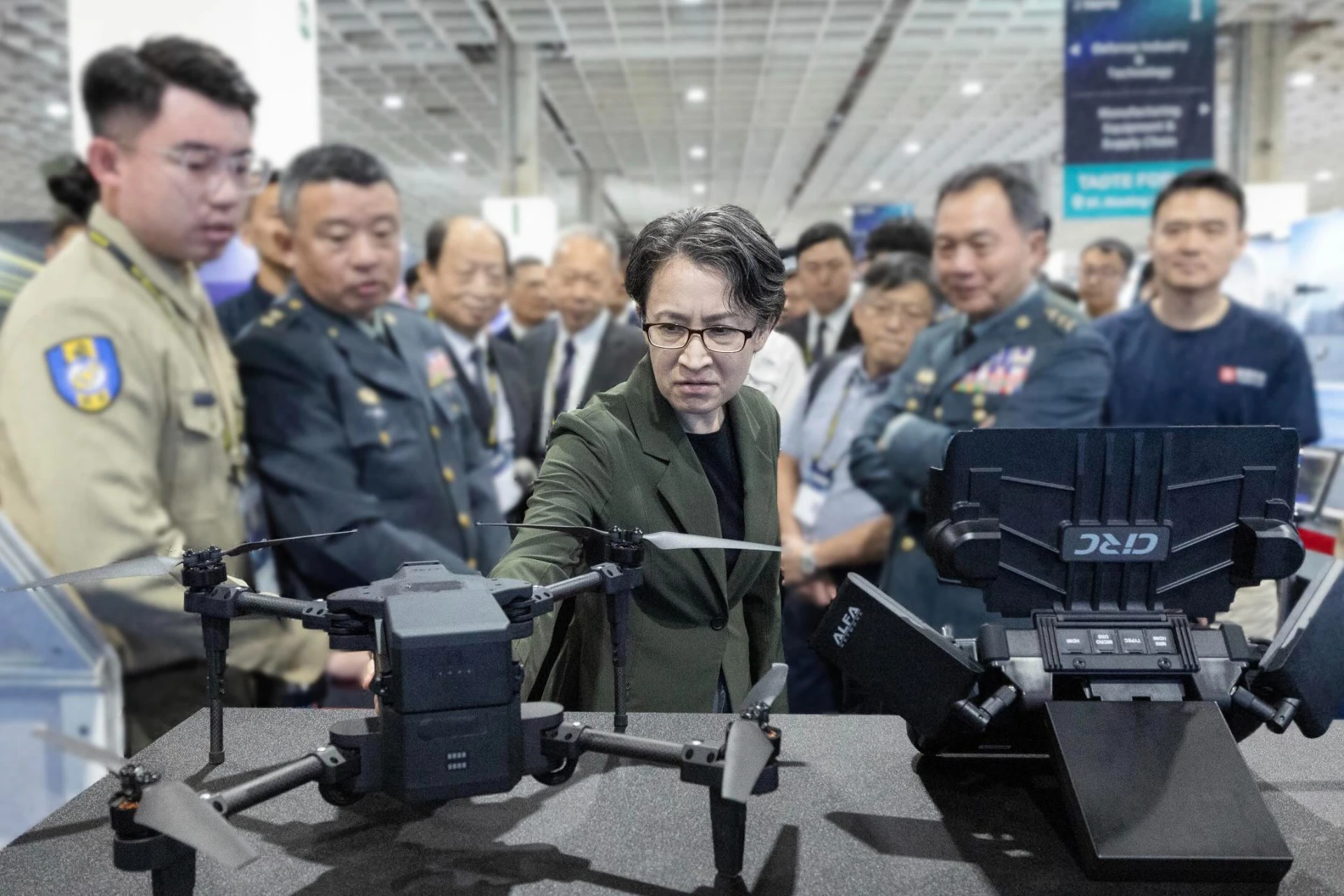 政院提2100億無人機條例，蕭美琴籲朝野支持：國安不是政治問題。（擷取蕭美琴臉書）