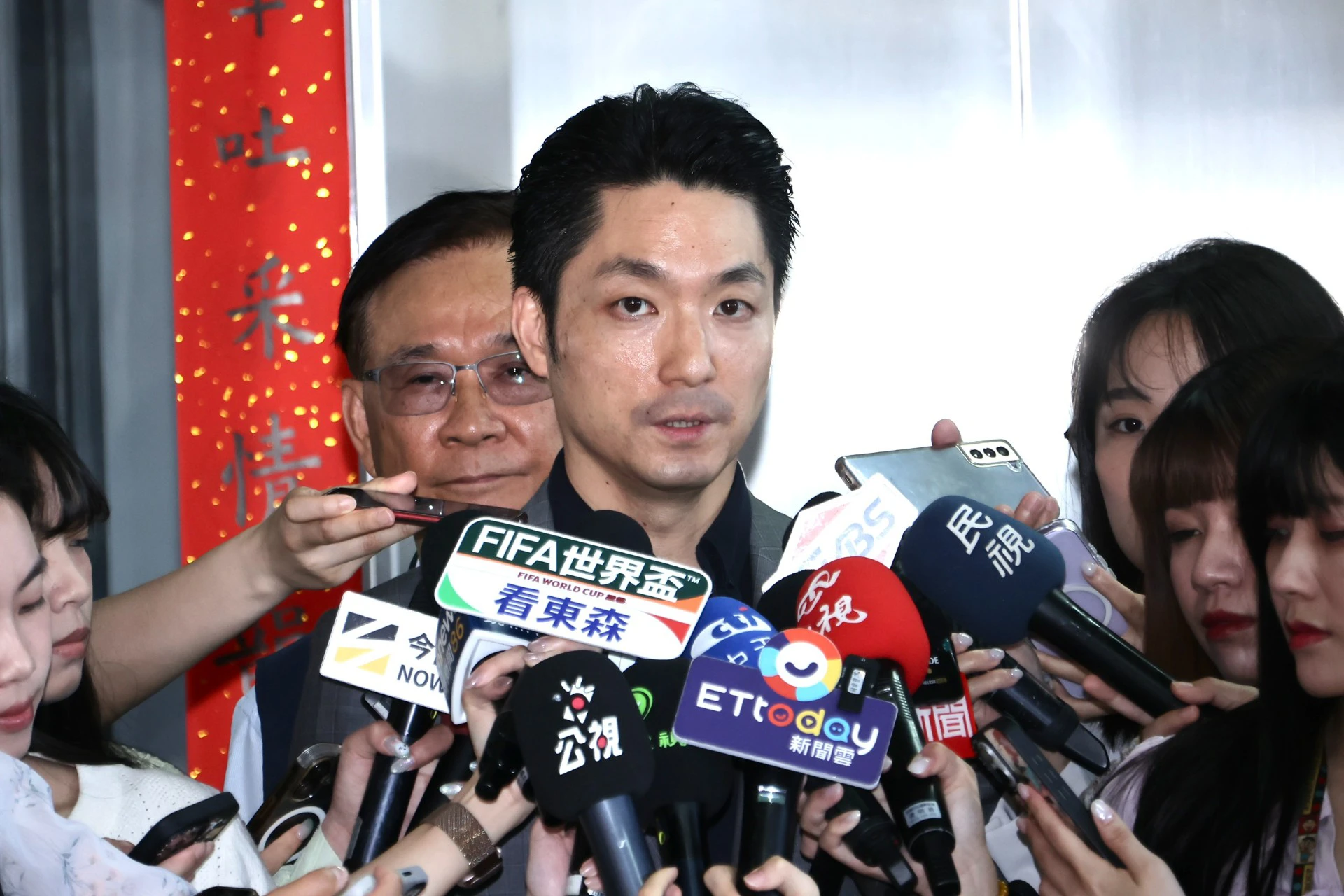 「捨樹求菇」蓋遮陽傘挨轟　蔣萬安親上火線：議員沒有了解清楚
