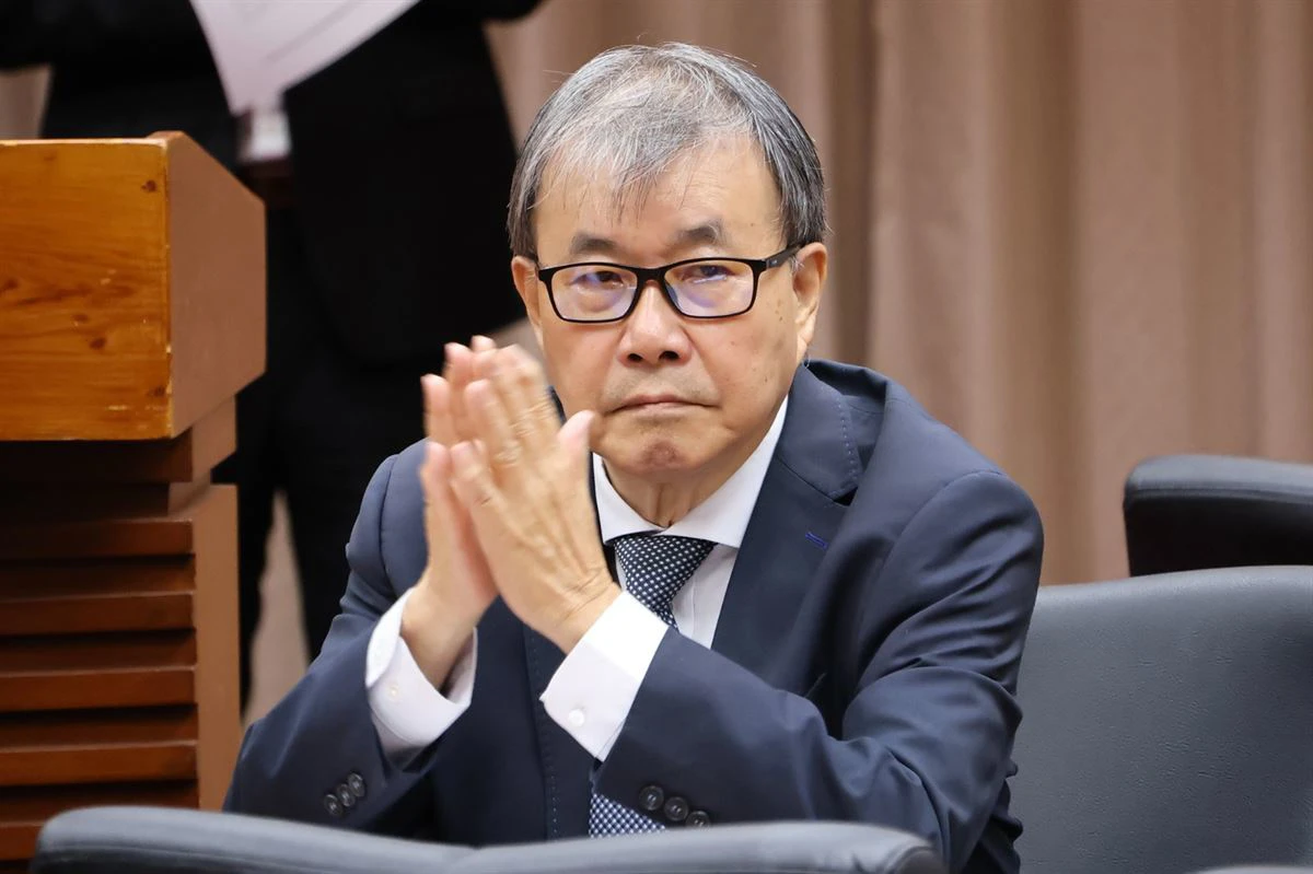 龔明鑫、鄭英耀遭爆助講臨停「紅線＋斑馬線」　警方要開罰