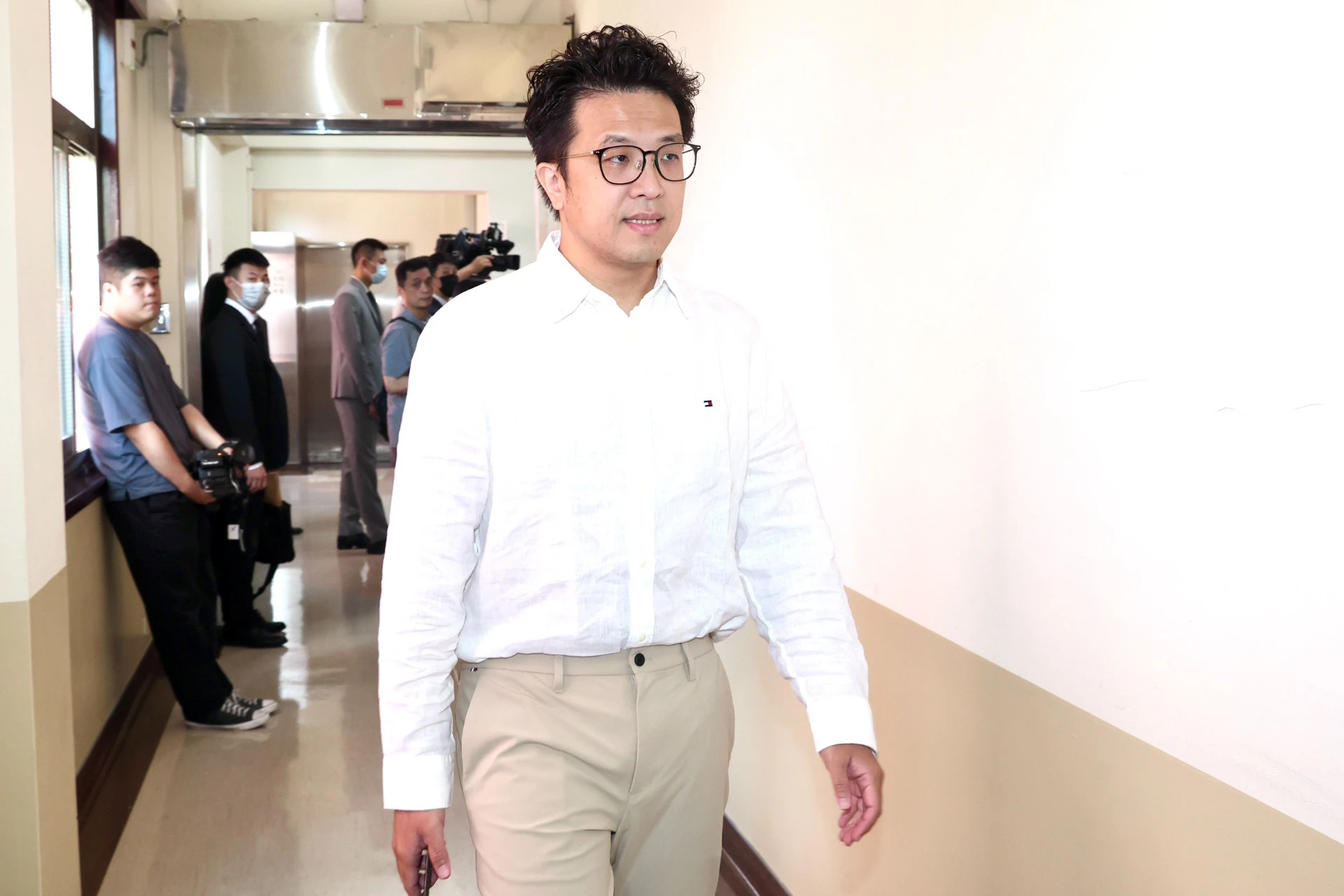強颱巴威來勢洶洶 沈伯洋再赴內湖揭「水溝現況」憂倒灌 -- 上報