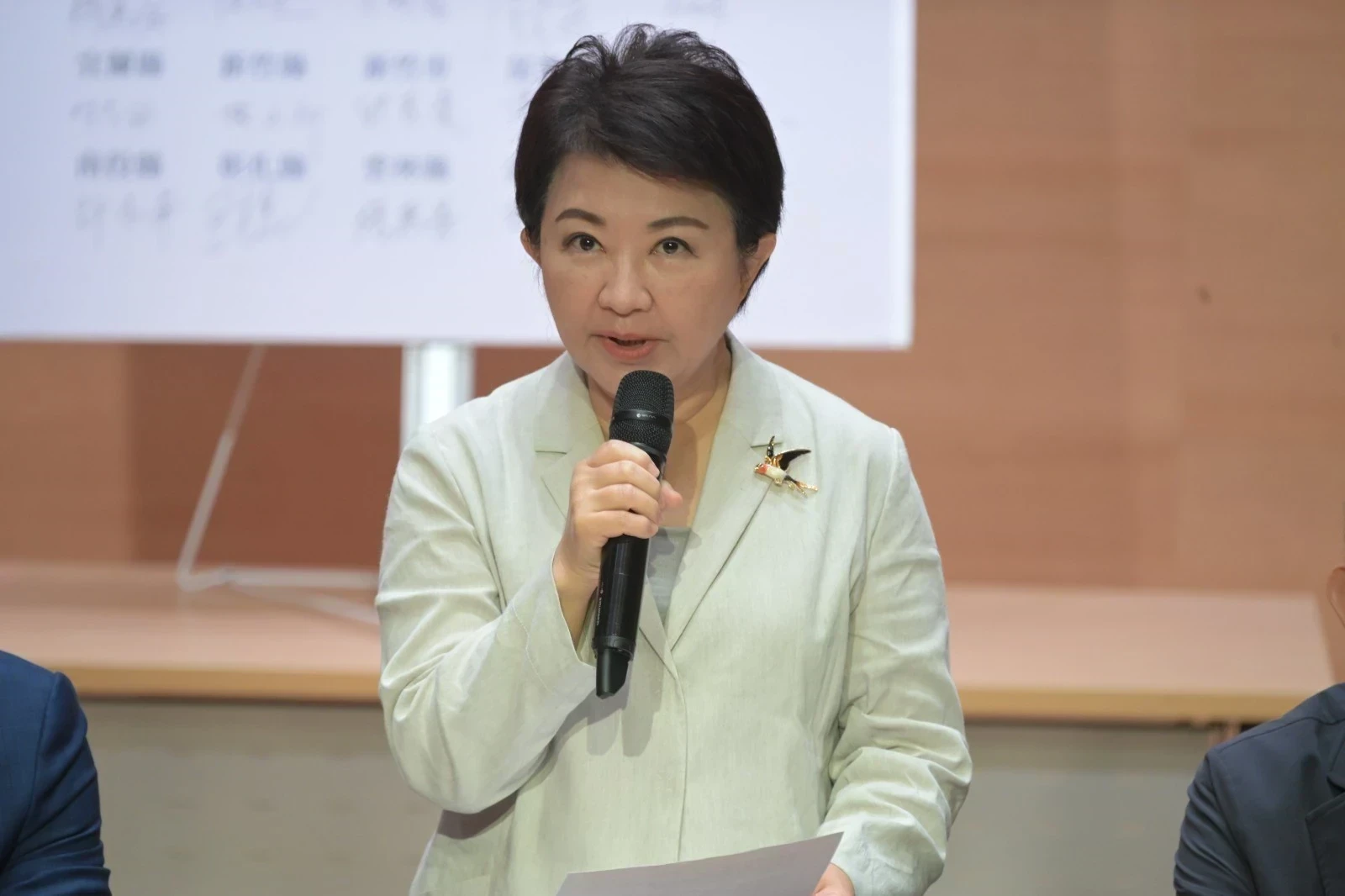 毒油流全台！盧秀燕槓中央「20%下架門檻」　3業者各重罰300萬