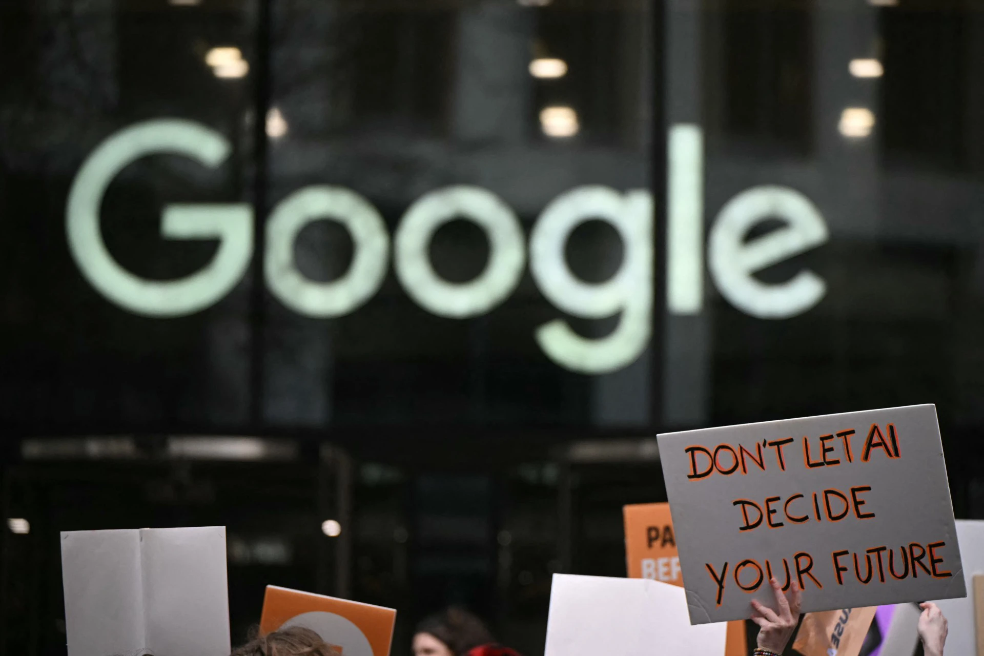 曾是生命線如今成威脅?AI掏空搜尋流量 Reddit、路透等媒體評估封鎖Google -- 上報